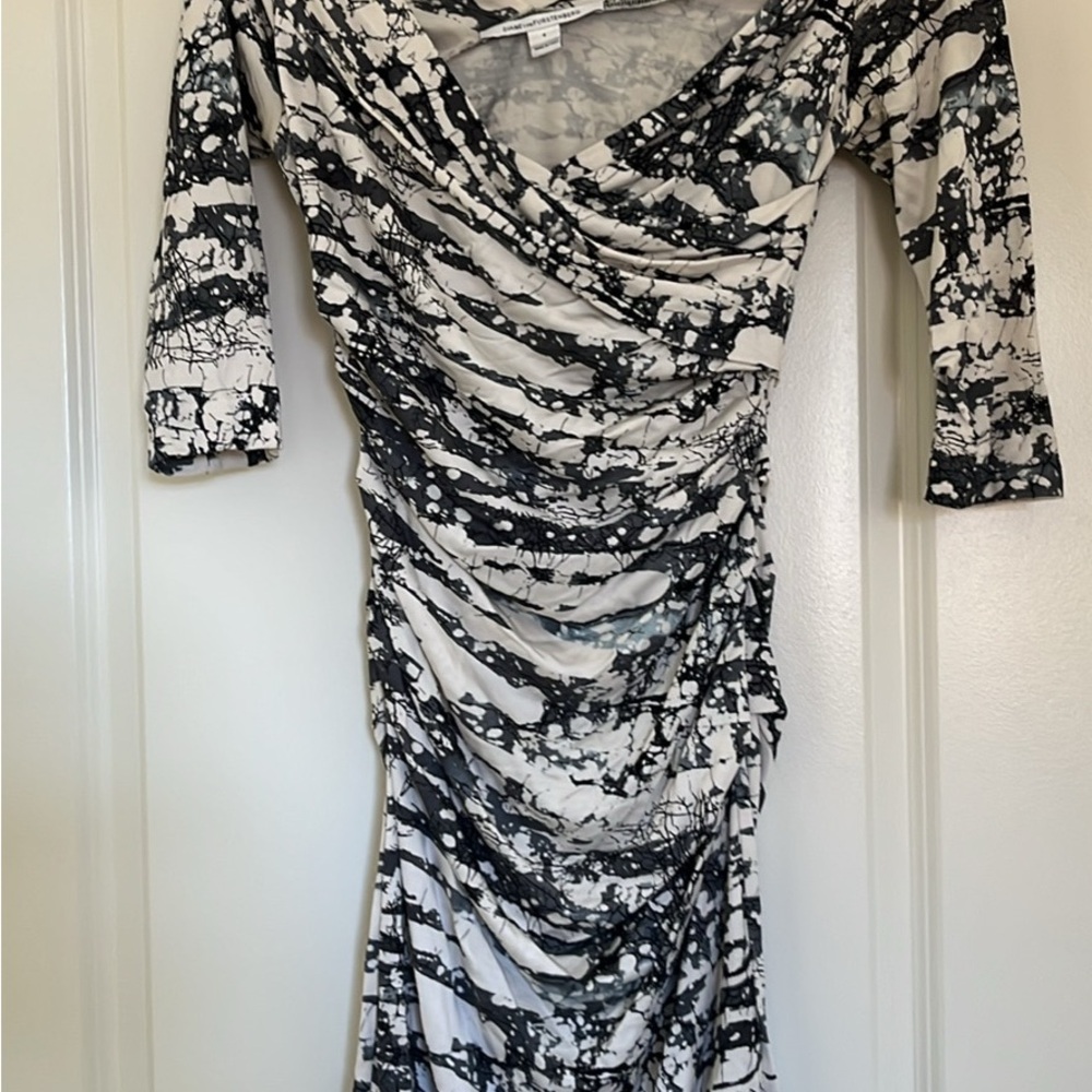 Diane Von Furstenberg Black & White Ruched Wrap-Style Long Sleeve Dress